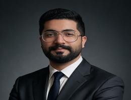 العميل Zeeshan Farooq