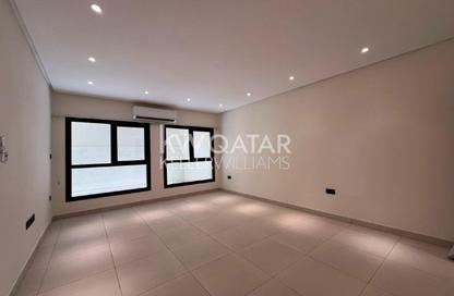 Apartment - 3 Bedrooms - 3 Bathrooms for rent in Umm Ghwailina Comm - Umm Ghuwalina - Umm Ghuwailina - Doha