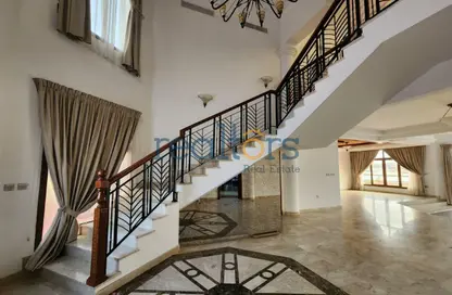 مجمع سكني - 5 غرف نوم - 6 حمامات للايجار في شارع بحيرة الخليج الغربي - بحيرة وست لاجون - الدوحة