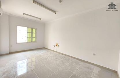 Apartment - 3 Bedrooms - 2 Bathrooms for rent in Muntazah 10 - Al Muntazah - Doha