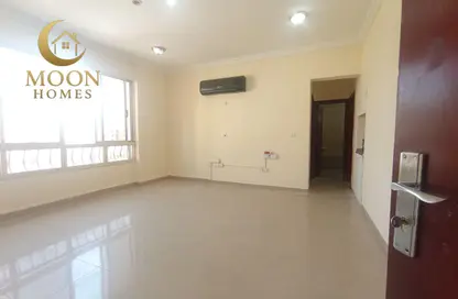 Apartment - 1 Bedroom - 1 Bathroom for rent in Umm Ghwailina Comm - Umm Ghuwalina - Umm Ghuwailina - Doha Apartment - 1 Bedroom - 1 Bathroom for rent in Umm Ghwailina Comm - Umm Ghuwalina - Umm Ghuwailina - Doha