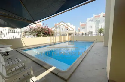 فيلا - 3 غرف نوم - 5 حمامات للايجار في شارع ام السنيم - عين خالد - الدوحة