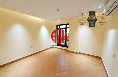 Apartment - 2 Bedrooms - 3 Bathrooms for rent in Al Nasr Street - Al Nasr - Doha