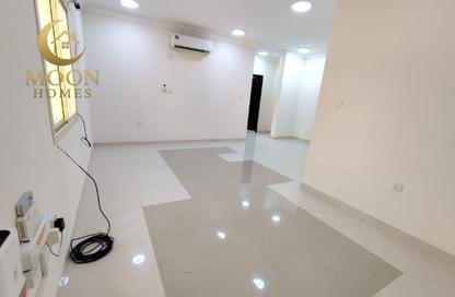 Apartment - 1 - 1 for rent in Umm Ghwailina Comm - Umm Ghuwalina - Umm Ghuwailina - Doha