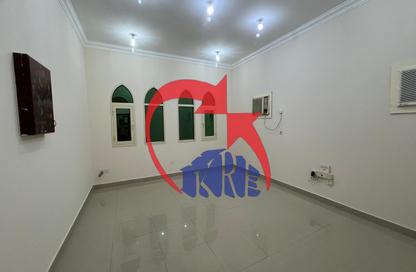 Apartment - 1 - 2 for rent in Salaja Street - Doha Al Jadeed - Doha Apartment - 1 - 2 for rent in Salaja Street - Doha Al Jadeed - Doha