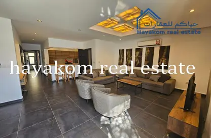 فيلا - 3 غرف نوم - 3 حمامات للايجار في شارع ام السنيم - عين خالد - الدوحة