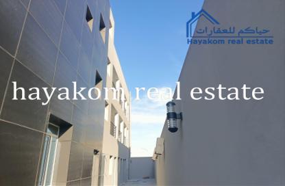 Whole Building - Studio - 7+ Bathrooms for rent in Birkat Al Awamer - Al Wakra