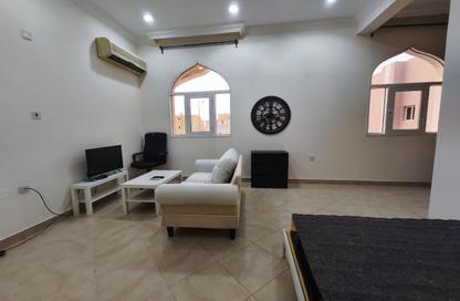 Apartment - Studio - 1 Bathroom for rent in Izghawa - Izghawa - Doha