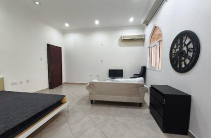 Apartment - Studio - 1 Bathroom for rent in Izghawa - Izghawa - Doha