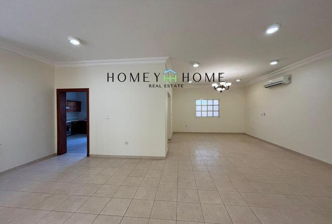 804932 - Property Image 2