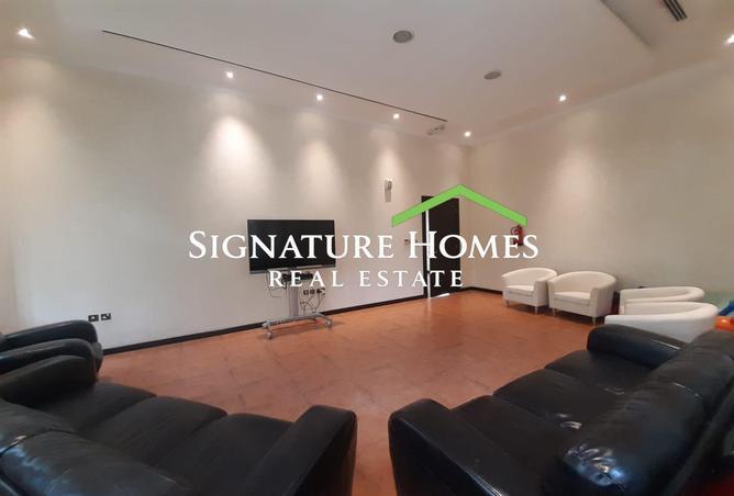 956010 - Property Image 3