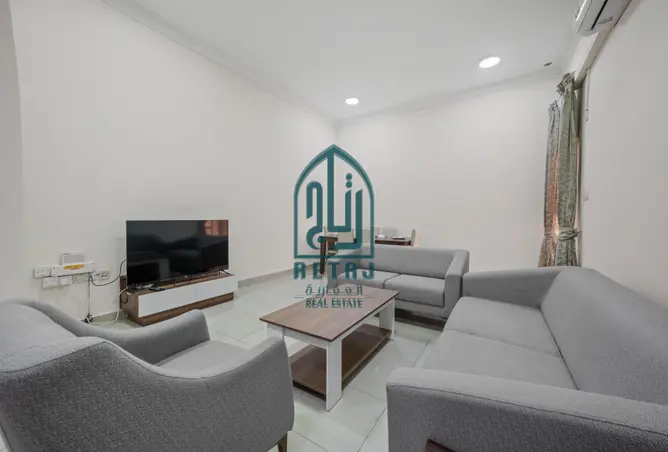 828392 - Property Image 3