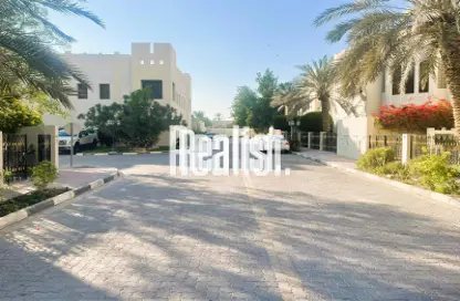 فيلا - 4 غرف نوم - 5 حمامات للايجار في 35 بن عمران - فريج بن عمران - الدوحة