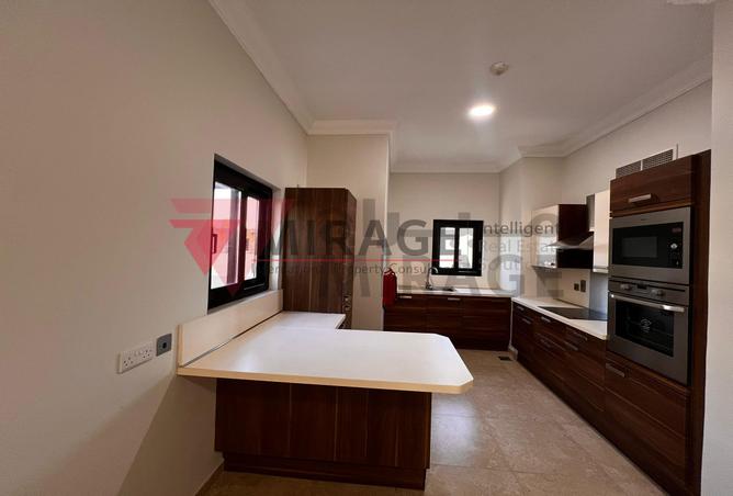 816427 - Property Image 2