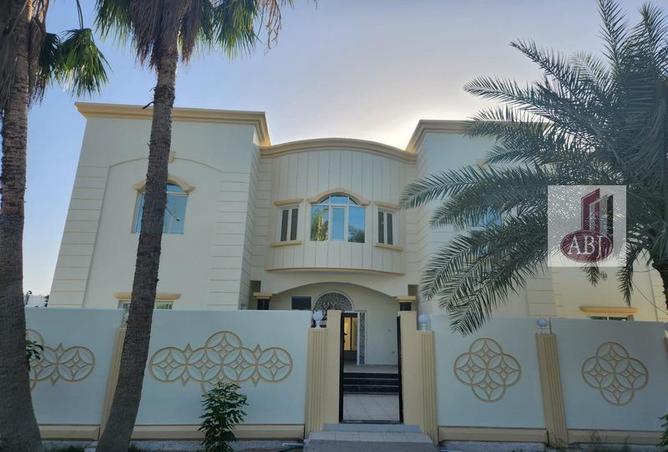 824021 - Property Image 2