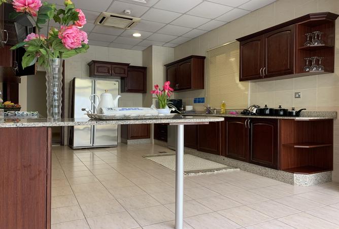 745433 - Property Image 2