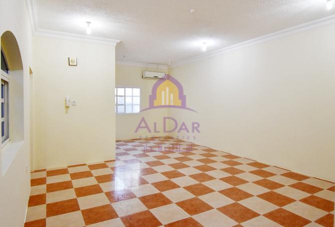 932353 - Property Image 2