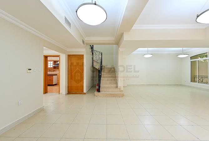 908829 - Property Image 2