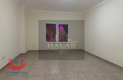 Apartment - 3 Bedrooms - 5 Bathrooms for rent in Tower 10 - Abraj Quartiers - The Pearl Island - Doha