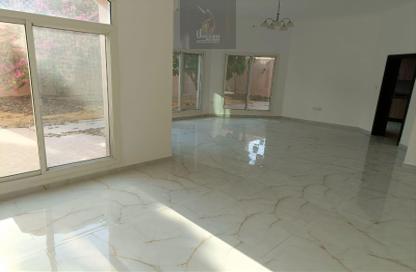 مجمع سكني - 4 غرف نوم - 4 حمامات للايجار في شارع الوعب - الوعب - الدوحة