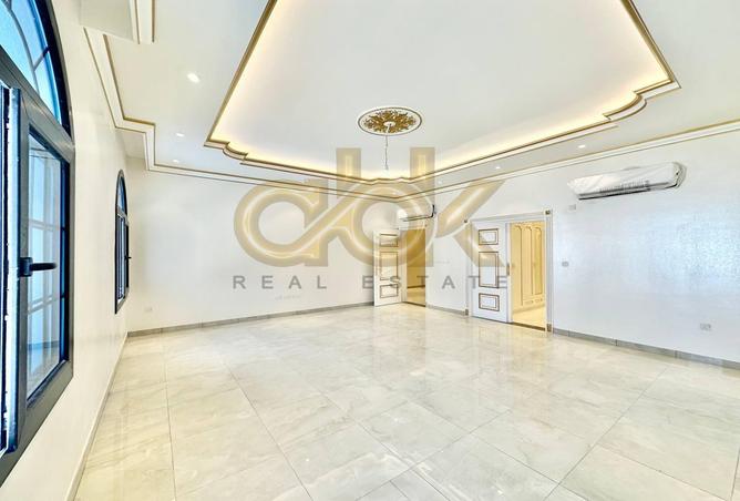 981427 - Property Image 3