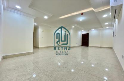 Apartment - 1 Bedroom - 2 Bathrooms for rent in Umm Ghwailina Comm - Umm Ghuwalina - Umm Ghuwailina - Doha