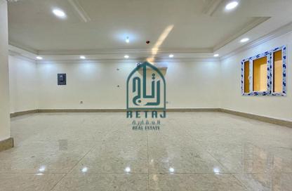 Apartment - 1 Bedroom - 2 Bathrooms for rent in Umm Ghwailina Comm - Umm Ghuwalina - Umm Ghuwailina - Doha