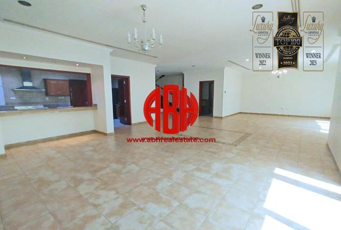 911013 - Property Image 2