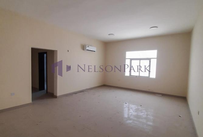 832820 - Property Image 2