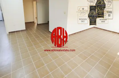 مجمع سكني - 4 غرف نوم - 5 حمامات للايجار في حدائق طيبة - الوعب - الوعب - الدوحة