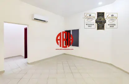 مجمع سكني - 5 غرف نوم - 4 حمامات للايجار في شارع ام السنيم - عين خالد - الدوحة