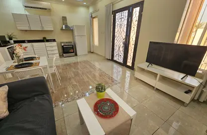 شقة - غرفة نوم - 1 حمام للايجار في الدفينة - الدوحة