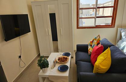 Apartment - Studio - 1 Bathroom for rent in Al Duhail - Doha