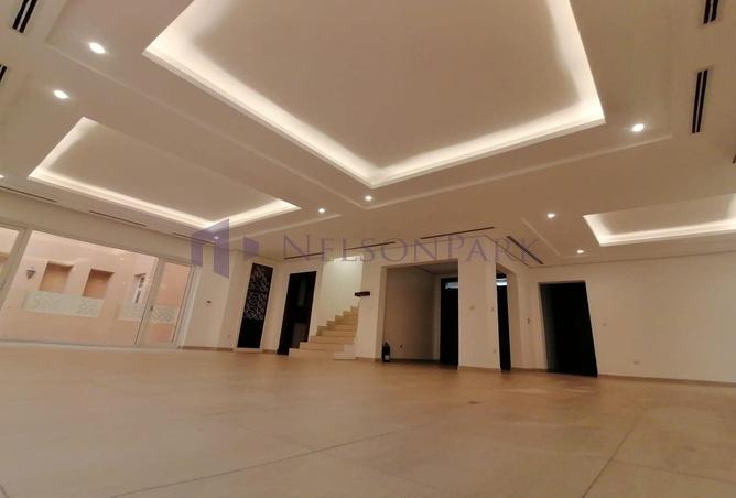 982807 - Property Image 2