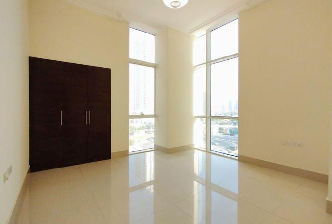 1006768 - Property Image 2