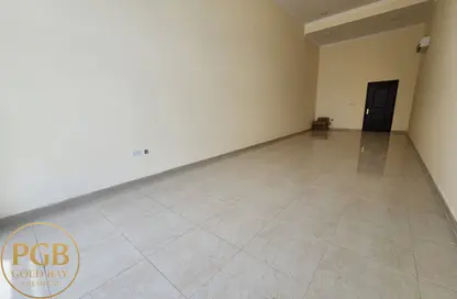 Retail - Studio - 1 Bathroom for rent in Fereej Kulaib - Doha