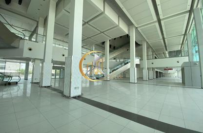 Shop - Studio - 7+ Bathrooms for rent in Ain Khalid Gate - Ain Khaled - Doha