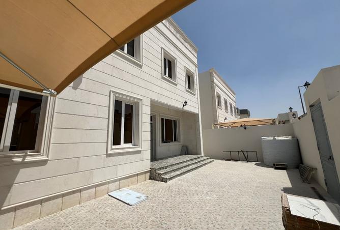 868000 - Property Image 2