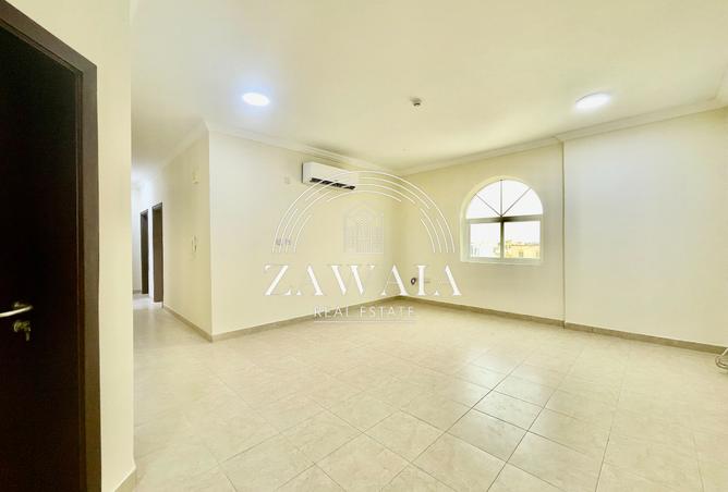 870541 - Property Image 2