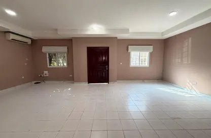 شقة - 4 غرف نوم - 3 حمامات للايجار في النقطة 53 - الريان - الدوحة