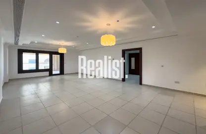 Apartment - 1 Bedroom - 2 Bathrooms for rent in West Porto Drive - Porto Arabia - The Pearl Island - Doha