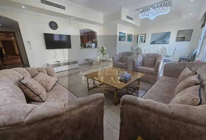 881225 - Property Image 2
