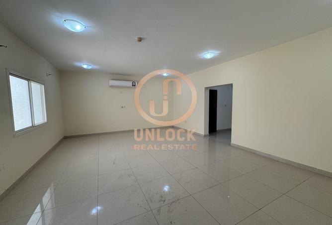 883402 - Property Main Image