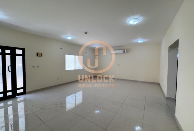 883402 - Property Image 2