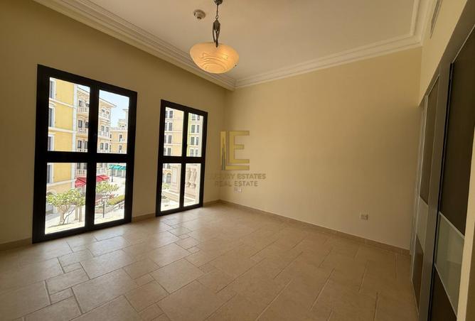 883121 - Property Image 3