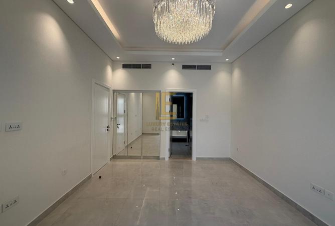 883281 - Property Image 2