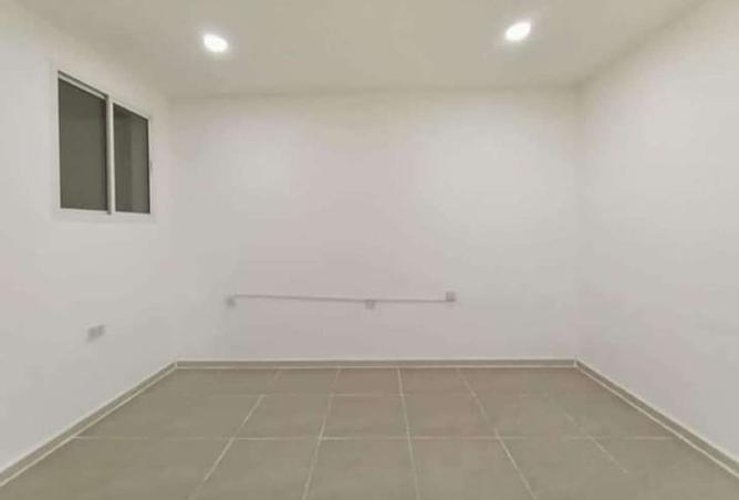 887318 - Property Image 2