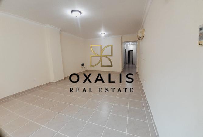 985402 - Property Image 3