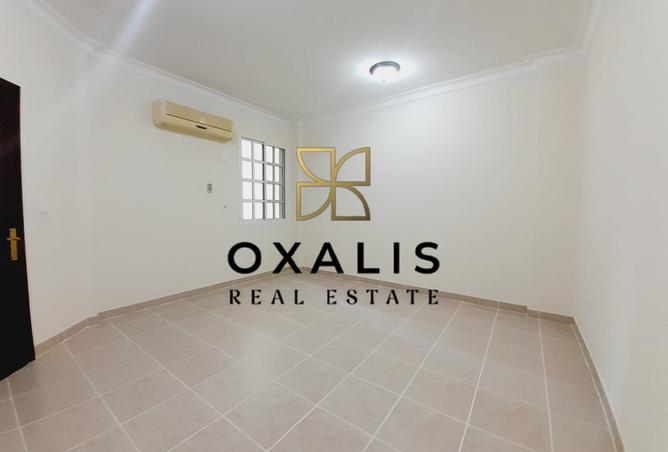 985402 - Property Image 2