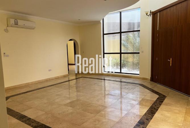 983573 - Property Image 2